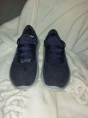 Skechers Navy Blue Athletic Slip-On Sneakers with Sky Blue Accent Sz5